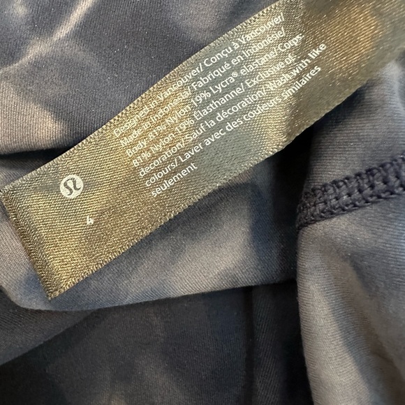 Lululemon crop shirt like new in size 4 it is new without tags - Picture 4 of 4